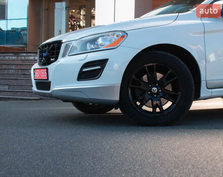 Белый Вольво ХС60, объемом двигателя 2.4 л и пробегом 215 тыс. км за 15200 $, фото 3 на Automoto.ua