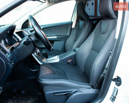 Белый Вольво ХС60, объемом двигателя 2.4 л и пробегом 215 тыс. км за 15200 $, фото 12 на Automoto.ua