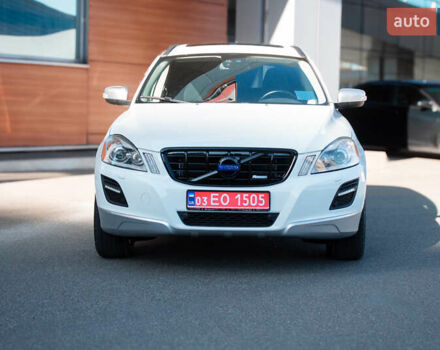 Белый Вольво ХС60, объемом двигателя 2.4 л и пробегом 215 тыс. км за 15200 $, фото 4 на Automoto.ua