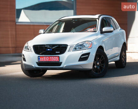 Белый Вольво ХС60, объемом двигателя 2.4 л и пробегом 215 тыс. км за 15200 $, фото 2 на Automoto.ua