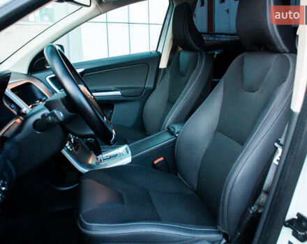 Белый Вольво ХС60, объемом двигателя 2.4 л и пробегом 215 тыс. км за 15200 $, фото 17 на Automoto.ua