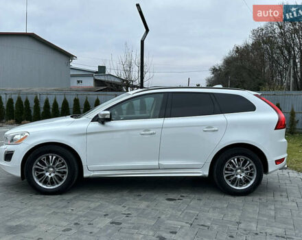 Белый Вольво ХС60, объемом двигателя 2.4 л и пробегом 236 тыс. км за 15990 $, фото 2 на Automoto.ua