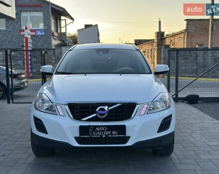 Белый Вольво ХС60, объемом двигателя 3.2 л и пробегом 243 тыс. км за 14288 $, фото 2 на Automoto.ua