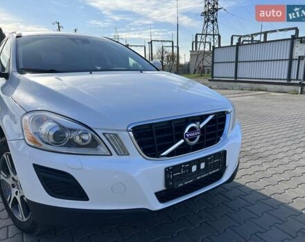 Белый Вольво ХС60, объемом двигателя 2.4 л и пробегом 240 тыс. км за 13999 $, фото 4 на Automoto.ua