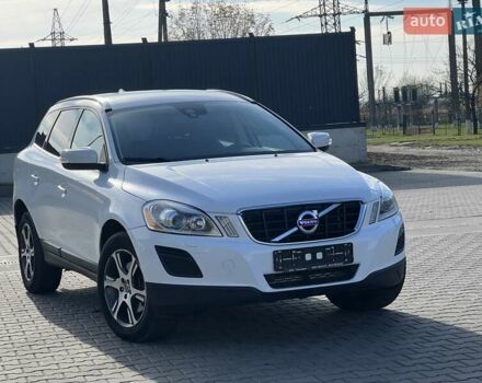 Белый Вольво ХС60, объемом двигателя 2.4 л и пробегом 240 тыс. км за 13999 $, фото 1 на Automoto.ua