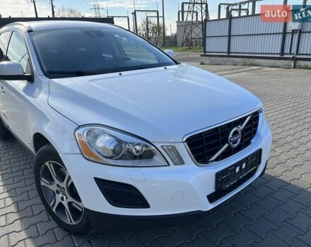 Белый Вольво ХС60, объемом двигателя 2.4 л и пробегом 240 тыс. км за 13999 $, фото 3 на Automoto.ua