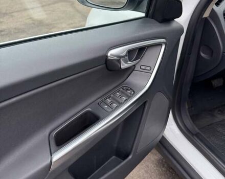 Белый Вольво ХС60, объемом двигателя 1.98 л и пробегом 356 тыс. км за 14500 $, фото 5 на Automoto.ua