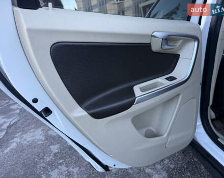 Білий Вольво ХС60, об'ємом двигуна 2.4 л та пробігом 157 тис. км за 15999 $, фото 36 на Automoto.ua