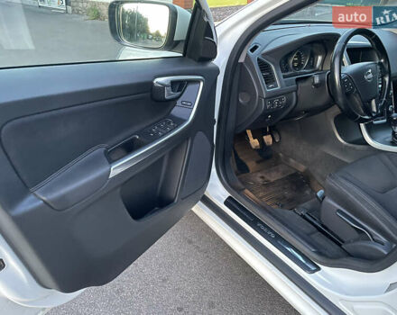 Білий Вольво ХС60, об'ємом двигуна 1.98 л та пробігом 480 тис. км за 11000 $, фото 29 на Automoto.ua