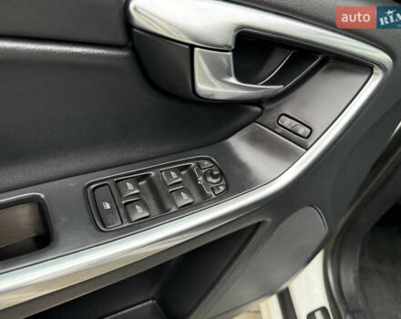 Белый Вольво ХС60, объемом двигателя 2.4 л и пробегом 288 тыс. км за 18700 $, фото 11 на Automoto.ua