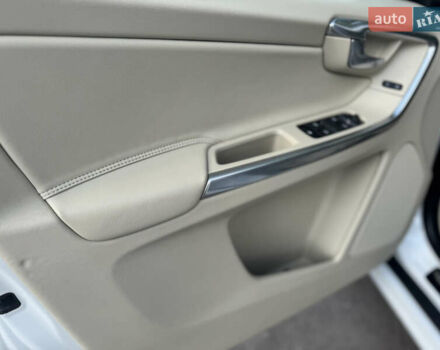 Білий Вольво ХС60, об'ємом двигуна 3 л та пробігом 202 тис. км за 14200 $, фото 37 на Automoto.ua