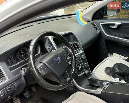 Білий Вольво ХС60, об'ємом двигуна 2 л та пробігом 122 тис. км за 17400 $, фото 6 на Automoto.ua