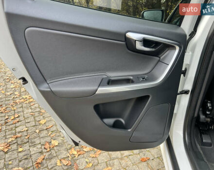 Белый Вольво ХС60, объемом двигателя 2 л и пробегом 238 тыс. км за 17500 $, фото 49 на Automoto.ua