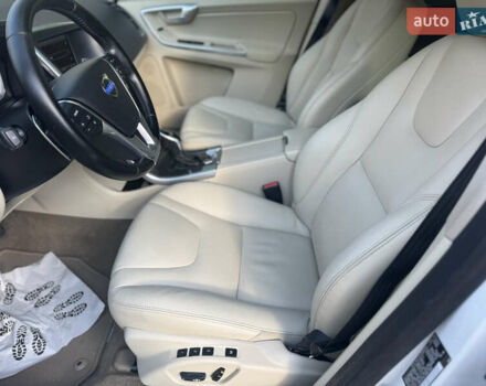 Білий Вольво ХС60, об'ємом двигуна 3 л та пробігом 202 тис. км за 14200 $, фото 36 на Automoto.ua