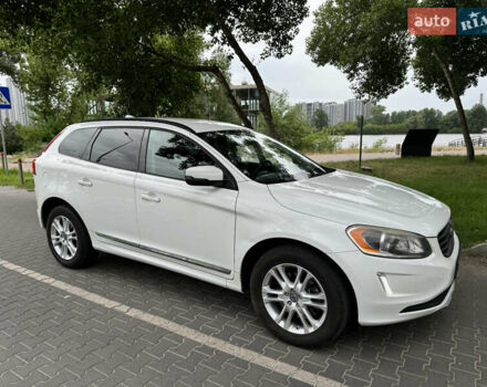 Белый Вольво ХС60, объемом двигателя 2.5 л и пробегом 220 тыс. км за 13900 $, фото 2 на Automoto.ua