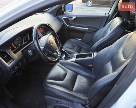 Вольво ХС60 2014 в Ровно на Automoto.ua Белый Вольво ХС60, объемом двигателя 2.4 л и пробегом 248 тыс. км за 21500 $, фото 15 на Automoto.ua