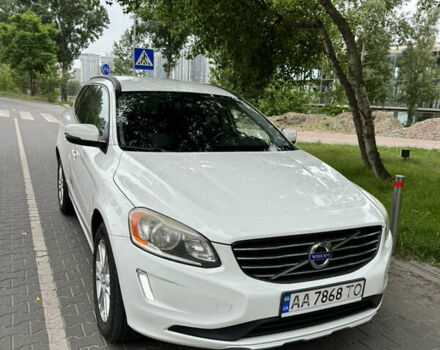 Белый Вольво ХС60, объемом двигателя 2.5 л и пробегом 220 тыс. км за 13900 $, фото 1 на Automoto.ua