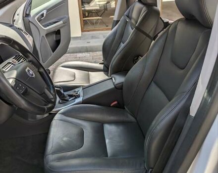 Белый Вольво ХС60, объемом двигателя 2.4 л и пробегом 226 тыс. км за 22000 $, фото 2 на Automoto.ua