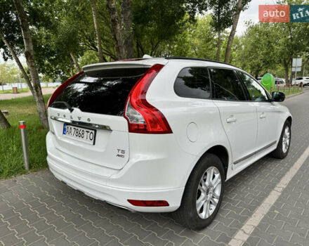 Белый Вольво ХС60, объемом двигателя 2.5 л и пробегом 220 тыс. км за 13900 $, фото 3 на Automoto.ua