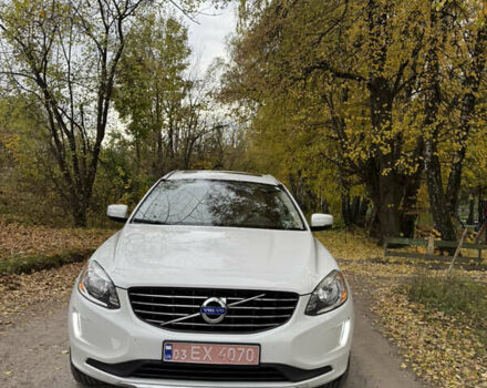 Белый Вольво ХС60, объемом двигателя 2.5 л и пробегом 252 тыс. км за 16500 $, фото 2 на Automoto.ua