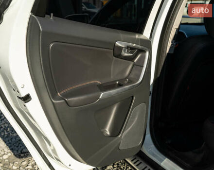 Білий Вольво ХС60, об'ємом двигуна 2.4 л та пробігом 110 тис. км за 23900 $, фото 33 на Automoto.ua