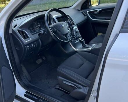 Белый Вольво ХС60, объемом двигателя 1.98 л и пробегом 161 тыс. км за 20000 $, фото 5 на Automoto.ua