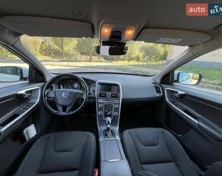 Белый Вольво ХС60, объемом двигателя 1.98 л и пробегом 161 тыс. км за 20000 $, фото 4 на Automoto.ua