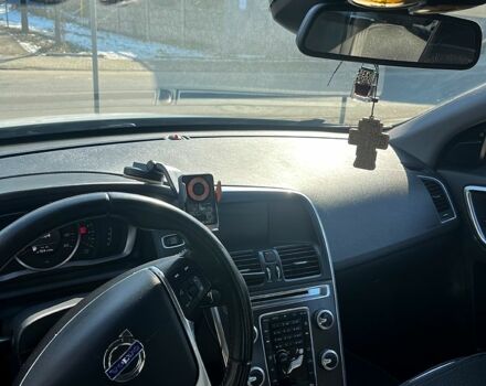 Вольво ХС60 2015 в Луцке на Automoto.ua Белый Вольво ХС60, объемом двигателя 2 л и пробегом 207 тыс. км за 16000 $, фото 6 на Automoto.ua