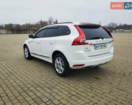 Белый Вольво ХС60, объемом двигателя 2 л и пробегом 279 тыс. км за 13700 $, фото 2 на Automoto.ua