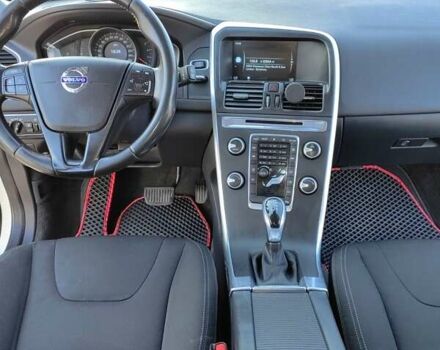 Белый Вольво ХС60, объемом двигателя 1.97 л и пробегом 329 тыс. км за 17700 $, фото 4 на Automoto.ua