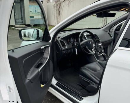 Белый Вольво ХС60, объемом двигателя 2 л и пробегом 144 тыс. км за 17000 $, фото 9 на Automoto.ua