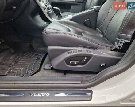 Білий Вольво ХС60, об'ємом двигуна 2 л та пробігом 145 тис. км за 13700 $, фото 12 на Automoto.ua