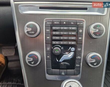 Білий Вольво ХС60, об'ємом двигуна 2 л та пробігом 145 тис. км за 13700 $, фото 17 на Automoto.ua