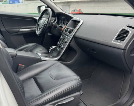 Белый Вольво ХС60, объемом двигателя 2 л и пробегом 144 тыс. км за 17000 $, фото 4 на Automoto.ua