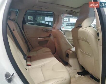 Белый Вольво ХС60, объемом двигателя 2.5 л и пробегом 175 тыс. км за 2900 $, фото 10 на Automoto.ua