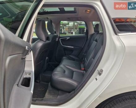 Білий Вольво ХС60, об'ємом двигуна 2 л та пробігом 145 тис. км за 13700 $, фото 7 на Automoto.ua