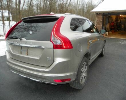 Белый Вольво ХС60, объемом двигателя 3 л и пробегом 76 тыс. км за 7350 $, фото 4 на Automoto.ua