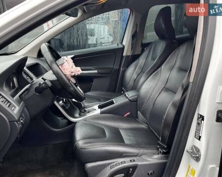 Белый Вольво ХС60, объемом двигателя 2 л и пробегом 248 тыс. км за 11500 $, фото 6 на Automoto.ua