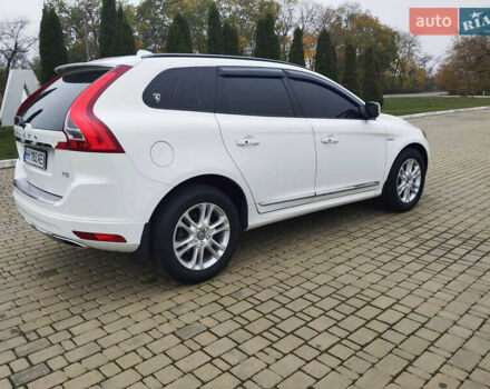 Белый Вольво ХС60, объемом двигателя 2 л и пробегом 279 тыс. км за 13700 $, фото 6 на Automoto.ua