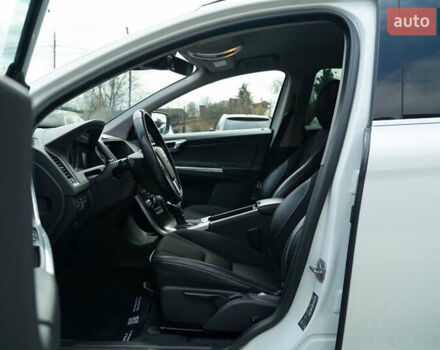 Белый Вольво ХС60, объемом двигателя 1.97 л и пробегом 247 тыс. км за 19800 $, фото 16 на Automoto.ua