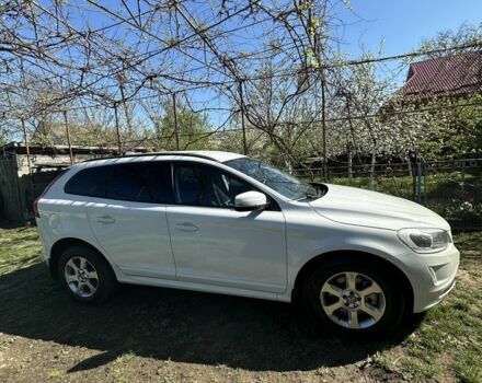 Белый Вольво ХС60, объемом двигателя 2 л и пробегом 188 тыс. км за 21650 $, фото 3 на Automoto.ua