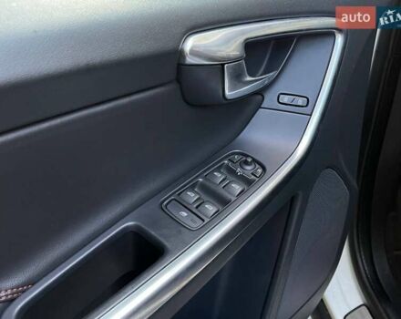 Білий Вольво ХС60, об'ємом двигуна 2 л та пробігом 294 тис. км за 20999 $, фото 16 на Automoto.ua