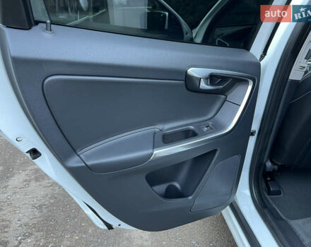 Білий Вольво ХС60, об'ємом двигуна 2 л та пробігом 200 тис. км за 14250 $, фото 22 на Automoto.ua