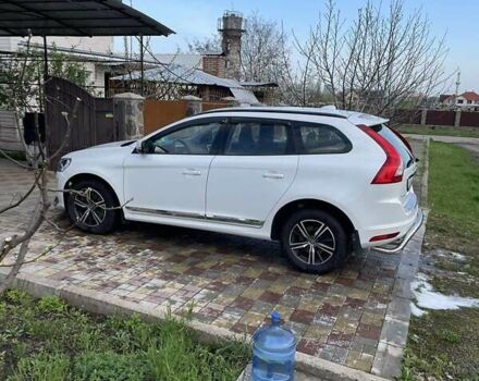 Белый Вольво ХС60, объемом двигателя 2 л и пробегом 300 тыс. км за 25500 $, фото 1 на Automoto.ua