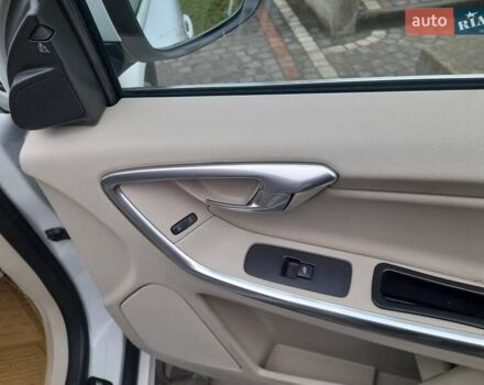 Белый Вольво ХС60, объемом двигателя 1.97 л и пробегом 182 тыс. км за 15400 $, фото 43 на Automoto.ua