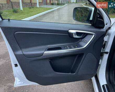 Білий Вольво ХС60, об'ємом двигуна 2 л та пробігом 200 тис. км за 14250 $, фото 16 на Automoto.ua