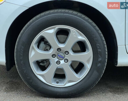 Білий Вольво ХС60, об'ємом двигуна 2 л та пробігом 200 тис. км за 14250 $, фото 8 на Automoto.ua