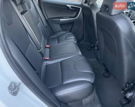 Белый Вольво ХС60, объемом двигателя 2.4 л и пробегом 270 тыс. км за 22650 $, фото 2 на Automoto.ua