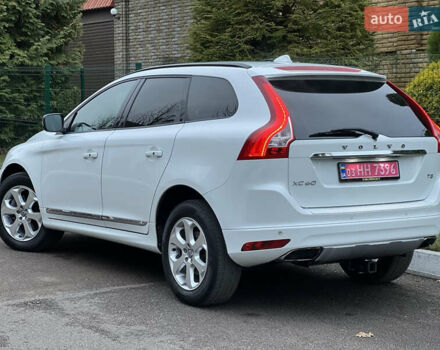 Білий Вольво ХС60, об'ємом двигуна 2 л та пробігом 200 тис. км за 14250 $, фото 4 на Automoto.ua