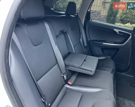 Білий Вольво ХС60, об'ємом двигуна 2 л та пробігом 200 тис. км за 14250 $, фото 47 на Automoto.ua